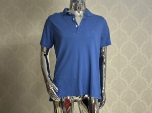 Koszulka Polo Męska Tommy Hilfiger rozmiar. XL Koszula Męska renomowanej marki Stan: Bardzo Dobry Marka: Tommy Hilfiger Rozmiar z Metki: XL Skład z Metki: 100% Bawełna Produkt w 100% oryginalny Uwagi: Przebicia na manekinie to efekt odbijającego się swiatła od powierzchni manekina Polecam! Wymiary: Szerokość pod pachami 61cm dł. całkowita 75cm Kupując u mnie masz gwarancje: -Najwyższej markowej jakości ✅ -Oryginalności ✅ -Szybkiej wysyłki ✅ -Dokonania Zwrotu ✅ W razie dodatkowych pytań proszę o wiadomość prywatną lub kontakt telefoniczny : -504930512 -796875392 #Zakupy #Z #Pasją #Bonasavine #Tommy