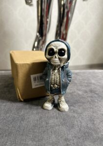 Stylowa Fiugurka Kostek Stan Bardzo Dobry Marka: Vintage Street Produkt w 100% oryginalny Uwagi: Brak! Polecam! Wymiary: Szerokość: 18cm długość: 19cm Kupując u mnie masz gwarancje: -Najwyższej markowej jakości ✅ -Oryginalności ✅ -Szybkiej wysyłki ✅ -Dokonania Zwrotu ✅ W razie dodatkowych pytań proszę o wiadomość prywatną lub kontakt telefoniczny : -504930512 -796875392 #Zakupy #Z #Pasją #Bonasavine #Kostek