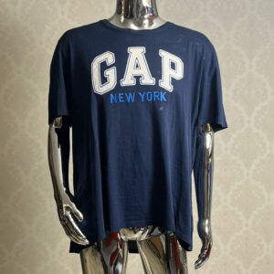 Koszulka Męska renomowanej marki Stan Dobry Marka: Gap Rozmiar z Metki: XL Skład z Metki: 100% Bawełna Produkt w 100% oryginalny Uwagi: Białe Smugi na koszulce to efekt odbijającego się światła od powierzchni manekina Polecam! Wymiary: Szerokość pod pachami 75cm dł. całkowita 83cm Kupując u mnie masz gwarancje: -Najwyższej markowej jakości ✅ -Oryginalności ✅ -Szybkiej wysyłki ✅ -Dokonania Zwrotu ✅ W razie dodatkowych pytań proszę o wiadomość prywatną lub kontakt telefoniczny : -504930512 -796875392 #Zakupy #Z #Pasją #Bonasavine #Koszula #gap