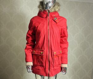 Kurtka Dziecięca renomowanej marki Stan: Bardzo Dobry Marka SuperDry Rozmiar z Metki: L Skład z Metki: Bawełna / Poliester Produkt w 100% oryginalny Uwagi: delikatne ślady użytkowania Polecam! Wymiary: Szerokość pod pachami 57cm dł. całkowita 77cm dł. rękawa od pachy 58cm dł. rękawa od kołnierza 84cm Kupując u mnie masz gwarancje: -Najwyższej markowej jakości ✅ -Oryginalności ✅ -Szybkiej wysyłki ✅ -Dokonania Zwrotu ✅ W razie dodatkowych pytań proszę o wiadomość lub telefon: -504930512 -796875392 #Zakupy #Z #Pasją #Bonasavine #Kurtka #SuperDry