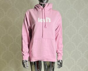 Bluza Damska renomowanej marki Stan: Bardzo Dobry Marka Levis Rozmiar z Metki: M Skład z Metki: Poliester Produkt w 100% oryginalny Uwagi: Brak Polecam! *Jestem Otwarta Na Negocjacje* Wymiary: Szerokość pod pachami 59cm dł. całkowita 69cm dł. rękawa od pachy 51cm dł. rękawa od kołnierza 77cm Kupując u mnie masz gwarancje: -Najwyższej markowej jakości ✅ -Oryginalności ✅ -Szybkiej wysyłki ✅ -Dokonania Zwrotu ✅ W razie dodatkowych pytań proszę o wiadomość lub telefon: -504930512 -796875392 #Zakupy #Z #Pasją #Bonasavine #Bluza #Levis