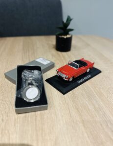 Do zaoferowania mam kultowy samochodzik Skoda Felicia+ Brelok przeznaczony do sublimacji Skala skala 1:43 Marka De Agostini Produkt w 100% oryginalny Uwagi: Brak Polecam! Kupując u mnie masz gwarancje: -Najwyższej markowej jakości ✅ -Oryginalności ✅ -Szybkiej wysyłki ✅ -Dokonania Zwrotu ✅ W razie dodatkowych pytań proszę o wiadomość lub telefon: -504930512 -796875392 #Zakupy #Z #Pasją #Bonasavine #Samochodzik #Prl