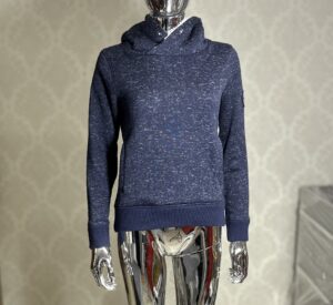 Bluza Damska renomowanej marki Stan: Bardzo Dobry Marka Superdry Rozmiar z Metki: XS Skład z Metki Bawełna Produkt w 100% oryginalny Uwagi: Brak Polecam! *Jestem Otwarta Na Negocjacje* Wymiary: Szerokość pod pachami 48cm dł. całkowita 60cm dł. rękawa od pachy 54cm dł. rękawa od kołnierza 74cm Kupując u mnie masz gwarancje: -Najwyższej markowej jakości ✅ -Oryginalności ✅ -Szybkiej wysyłki ✅ -Dokonania Zwrotu ✅ W razie dodatkowych pytań proszę o wiadomość lub telefon: -504930512 -796875392 #Zakupy #Z #Pasją #Bonasavine #Bluza #superdry