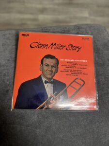 Do zaoferowania mam płytę winylową Płyta Winylowa The Glenn Miller Story Produkt w 100% oryginalny Stan Bardzo Dobry Rok Wydania 1975 Wytwórnia RCA Records Uwagi Brak Polecam! Kupując u mnie masz gwarancje: -Najwyższej markowej jakości ✅ -Oryginalności ✅ -Szybkiej wysyłki ✅ -Dokonania Zwrotu ✅ W razie dodatkowych pytań proszę o wiadomość lub telefon: -504930512 -796875392 #Zakupy #Z #Pasją #Bonasavine #Vinyl #oldschool #Germany #1975 #Vintage #Old