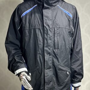 Kurtka Męska renomowanej marki Stan: Bardzo Dobry Marka Mercedes-Benz Rozmiar z Metki 2XL Skład z Metki: 100% Poliester Produkt w 100% oryginalny Uwagi: Brak Polecam! *Jestem Otwarta Na Negocjacje* Wymiary: Szerokość pod pachami 68cm dł. całkowita 78cm dł. rękawa od pachy 53cm dł. rękawa od kołnierza 83cm Kupując u mnie masz gwarancje: -Najwyższej markowej jakości ✅ -Oryginalności ✅ -Szybkiej wysyłki ✅ -Dokonania Zwrotu ✅ W razie dodatkowych pytań proszę o wiadomość lub telefon: -504930512 -796875392 #bonasavine #zakupy #z #pasja #Mercedes #kurtka #Benz