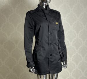 Płaszcz damski renomowanej marki Stan Bardzo Dobry Marka: G-Star RAW Rozmiar z Metki : M Skład z metki: 100% Poliester Uwagi: Brak Polecam! Wymiary: Szerokość pod pachami 49cm Szerokość w biodrach 45cm dł. całkowita 82cm dł. rękawa od pachy 49cm dł. rękawa od kołnierza 74cm Kupując u mnie masz gwarancje: -Najwyższej markowej jakości ✅ -Oryginalności ✅ -Szybkiej wysyłki ✅ -Dokonania Zwrotu ✅ W razie dodatkowych pytań proszę o wiadomość prywatną lub kontakt telefoniczny : -504930512 -796875392 #Zakupy #Z #Pasją #Bonasavine #Kurtka #g #star