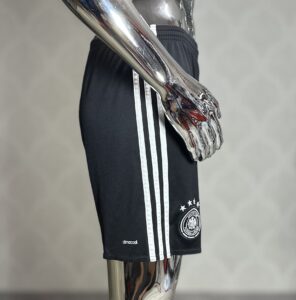 Spodenki Męskie renomowanej marki Stan: Bardzo Dobry Marka: Adidas Rozmiar z Metki 176 / XS Skład z Metki: 100% Poliester Uwagi: Rozciągliwy materiał Polecam! Wymiary: Szerokość w Pasie 33-48cm Dł całkowita 38cm Szerokość nogawki 30cm Kupując u mnie masz gwarancje: -Najwyższej markowej jakości ✅ -Oryginalności ✅ -Szybkiej wysyłki ✅ -Dokonania Zwrotu ✅ W razie dodatkowych pytań proszę o wiadomość lub telefon: -504930512 -796875392 #Zakupy #Z #Pasją #Bonasavine #Spodenki #Krótkie #Adidas #Germany