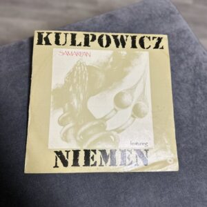 Do zaoferowania mam płytę winylową Kulpowicz Featuring Niemen – Samarpan POLSKIE Nagrania 1987 Stan Bardzo Dobry Produkt w 100% oryginalny Uwagi Lekko naderwane opakowanie Polecam! Kupując u mnie masz gwarancje: -Najwyższej markowej jakości ✅ -Oryginalności ✅ -Szybkiej wysyłki ✅ -Dokonania Zwrotu ✅ W razie dodatkowych pytań proszę o wiadomość lub telefon: -504930512 -796875392 #Zakupy #Z #Pasją #Bonasavine #Vinyl #Polskie #Nagrania