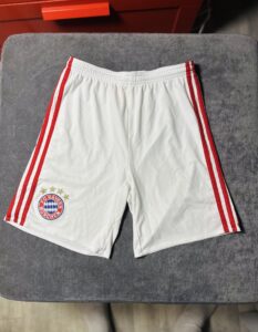 Krótkie Spodenki Męskie Adidas Bayern Munchen białe rozmiar. 164