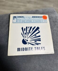 Do zaoferowania mam płytę winylową Andrew Lloyd Webber Cats 2LP Stan Bardzo Dobry Rok 2003 Wytwórnia Mid-Nite Sessions Nederlands Produkt w 100% oryginalny Uwagi Brak Polecam! Kupując u mnie masz gwarancje: -Najwyższej markowej jakości ✅ -Oryginalności ✅ -Szybkiej wysyłki ✅ -Dokonania Zwrotu ✅ W razie dodatkowych pytań proszę o wiadomość lub telefon: -504930512 -796875392 #Zakupy #Z #Pasją #Bonasavine #Vinyl #Dj #Whale
