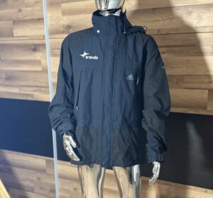 Kurtka Męska renomowanej marki Stan Bardzo Dobry Marka: Adidas Rozmiar z Metki : XL Skład z metki: 100% Poliester Uwagi: Brak Polecam! Wymiary: Szerokość pod pachami 75cm dł. całkowita 77cm dł. rękawa od pachy 64cm dł. rękawa od kołnierza 88cm Kupując u mnie masz gwarancje: -Najwyższej markowej jakości ✅ -Oryginalności ✅ -Szybkiej wysyłki ✅ -Dokonania Zwrotu ✅ W razie dodatkowych pytań proszę o wiadomość prywatną lub kontakt telefoniczny : -504930512 -796875392 #Zakupy #Z #Pasją #Bonasavine #Kurtka #Adidas #Męska #Jesień #Top #Original