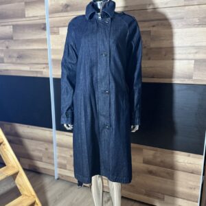 Do zaoferowania mam trencz Damskirenomowanej marki Stan Bardzo Dobry Marka: G-Star Rozmiar z Metki : L Skład z metki: 100% Bawełna Uwagi: Brak Polecam! Wymiary: Szerokość pod pachami 59cm dł. całkowita 110cm dł. rękawa od pachy 53cm dł. rękawa od kołnierza 79cm Kupując u mnie masz gwarancje: -Najwyższej markowej jakości ✅ -Oryginalności ✅ -Szybkiej wysyłki ✅ -Dokonania Zwrotu ✅ W razie dodatkowych pytań proszę o wiadomość prywatną lub kontakt telefoniczny : -504930512 -796875392 #Zakupy #Z #Pasją #Bonasavine #Kurtka #G-Star #Raw #Poliester #Dlacb #Granatowy