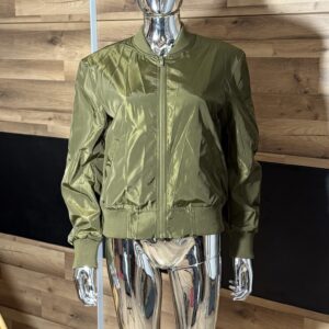 Kurtka Damska renomowanej marki Stan: Nowa Marka Pieces Rozmiar z Metki S Skład z Metki: 100% Poliester Uwagi: do przeprania Polecam! *Jestem Otwarta Na Negocjacje* Wymiary: Szerokość pod pachami 54cm dł. całkowita 60cm dł. rękawa od pachy 47cm dł. rękawa od kołnierza 73cm Kupując u mnie masz gwarancje: -Najwyższej markowej jakości ✅ -Oryginalności ✅ -Szybkiej wysyłki ✅ -Dokonania Zwrotu ✅ W razie dodatkowych pytań proszę o wiadomość lub telefon: -504930512 -796875392 #bonasavine #zakupy #z #Kurtka #Pieces #Bomberka #Zielona #Oliwkowa