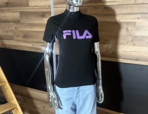 Koszulka Damska Bawełniana renomowanej marki Stan: Nowa Marka Puma Rozmiar z Metki 170-176 / S Skład z Metki: 93% Bawełna / 7% Elastan Produkt w 100% oryginalny Uwagi: Brak *Jestem Otwarta Na Negocjacje* Wymiary: Szerokość pod pachami 45cm Dł całkowita 61cm Kupując u mnie masz gwarancje: -Najwyższej markowej jakości ✅ -Oryginalności ✅ -Szybkiej wysyłki ✅ -Dokonania Zwrotu ✅ W razie dodatkowych pytań proszę o wiadomość lub telefon: -504930512 -796875392 #bonasavine #zakupy #z #pasją #Fila #Koszulka #Nowa