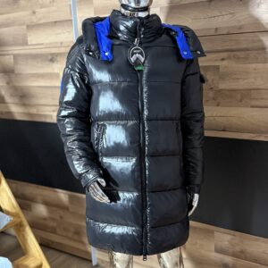 Do zaoferowania mam Kurtkę/Płaszcz Męski renomowanej marki Stan: Nowa Marka JACK1T Rozmiar z Metki L Skład z Metki: 100% Poliester Uwagi: Brak Polecam! Wymiary: Szerokość pod pachami 61cm dł. całkowita 94cm dł. rękawa od pachy 55cm dł. rękawa od kołnierza 83cm Kupując u mnie masz gwarancje: -Najwyższej markowej jakości -Oryginalności -Szybkiej wysyłki -Dokonania Zwrotu W razie dodatkowych pytań proszę o wiadomość #bonasavine #zakupy #z #Pasją #Kurtka #JACK1T #Orginal #Bonasavine