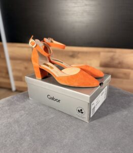 Czołeńka Damskie renomowanej marki Stan: Nowe Marka: Gabor Rozmiar z Metki: 41 / 27cm Wysokość Obcasa 6cm Produkt w 100% Orginalny Uwagi: Brak Polecam! Kupując u mnie masz gwarancje: -Najwyższej markowej jakości ✅ -Oryginalności ✅ -Szybkiej wysyłki ✅ -Dokonania Zwrotu ✅ W razie dodatkowych pytań proszę o wiadomość prywatną lub kontakt telefoniczny : -504930512 -796875392 #zakupy #z #pasją #bonasavine #shoping #girls #boy #men #Pasja #Shoping #Gabor #Damskie