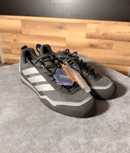 Sneakersy Terrex Skychaser Solo Approach JS4327 Czarne rozmiar 44 / 27,1cm