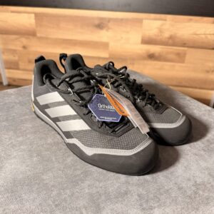 Sneakersy Terrex Skychaser Solo Approach JS4327 Czarne rozmiar 44 / 27,1cm