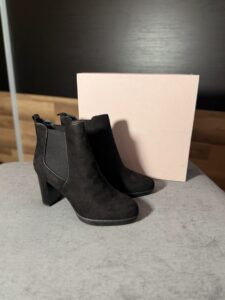 Do zaoferowania mam wysokiej jakości buty Damskie Stan Nowe Marka Onygo Skóra ekologiczna zamszowa Rozmiar z Metki 40 / 25,6cm Wysokość Obcasa 8cm Produkt w 100% Orginalny Uwagi: Brak Polecam! Kupując u mnie masz gwarancje: -Najwyższej markowej jakości -Oryginalności -Szybkiej wysyłki -Dokonania Zwrotu W razie dodatkowych pytań proszę o wiadomość prywatną #zakupy #z #pasją #bonasavine #shoping #girls #boy #men #Polska #Buty #Only #Go
