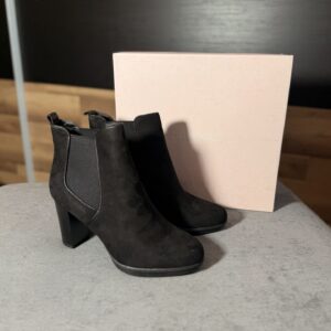 Do zaoferowania mam wysokiej jakości buty Damskie Stan Nowe Marka Onygo Skóra ekologiczna zamszowa Rozmiar z Metki 40 / 25,6cm Wysokość Obcasa 8cm Produkt w 100% Orginalny Uwagi: Brak Polecam! Kupując u mnie masz gwarancje: -Najwyższej markowej jakości -Oryginalności -Szybkiej wysyłki -Dokonania Zwrotu W razie dodatkowych pytań proszę o wiadomość prywatną #zakupy #z #pasją #bonasavine #shoping #girls #boy #men #Polska #Buty #Only #Go